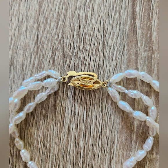 Vintage Women's White Shell Three Necklace And Bracelet Set - Picture 3 of 6